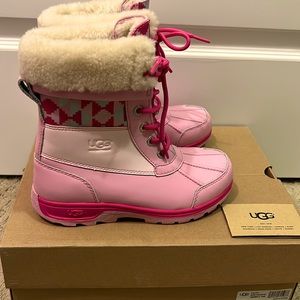 Ugg’s Girls Patent Snow Boots